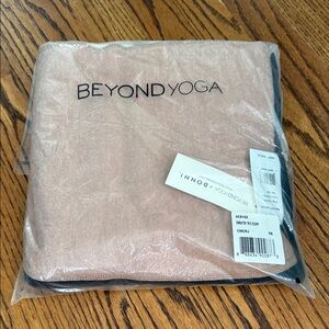 Beyond Yoga Dusty Rose Foldable Mat Carrier